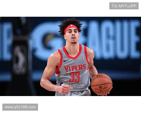 开拓者签一份扬布拉德双向合同