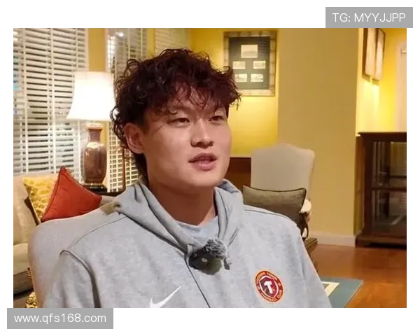 张岩:早经历不等于坏事,应为青少年树立榜样 张岩:早经历不等于坏事,应为青少年树立榜样